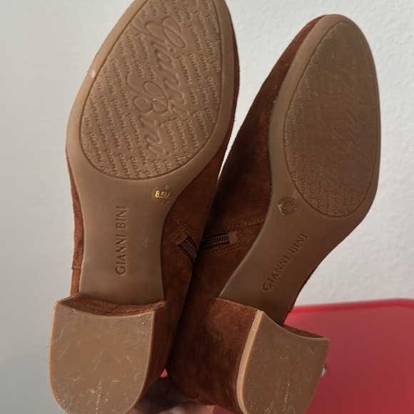 Gianni Bini cognac suede booties size 8.5 - Picture 7 of 7